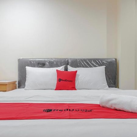 Reddoorz @ Jalan Biak Roxy Джакарта Экстерьер фото