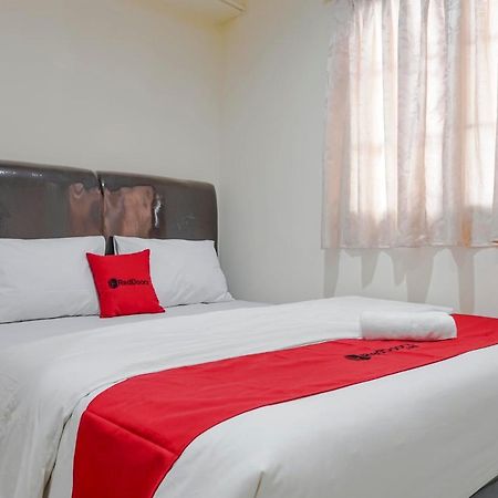 Reddoorz @ Jalan Biak Roxy Джакарта Экстерьер фото