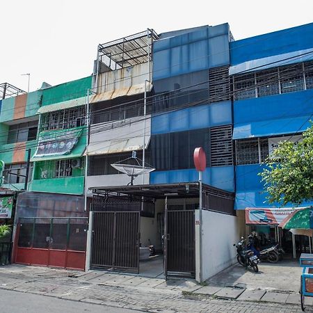 Reddoorz @ Jalan Biak Roxy Джакарта Экстерьер фото