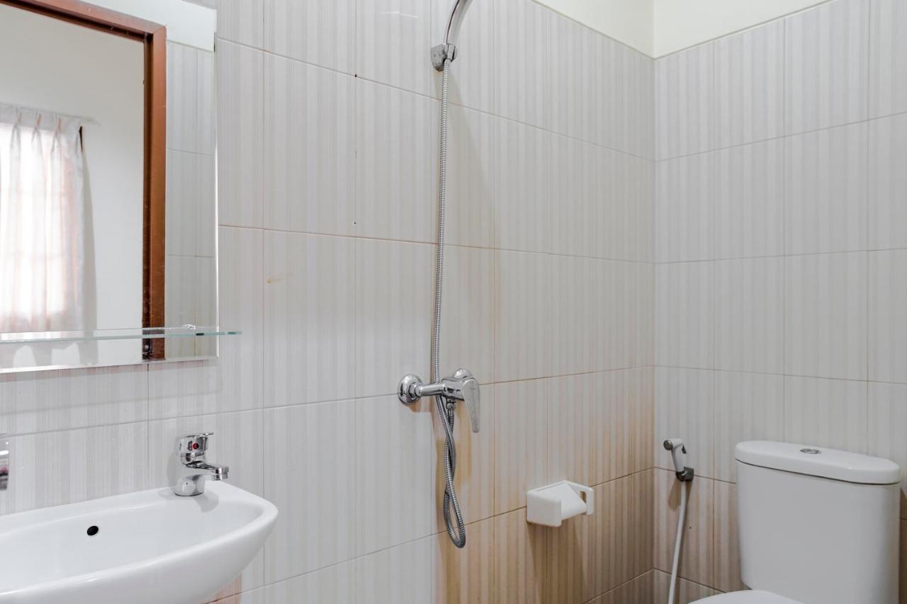 Reddoorz @ Jalan Biak Roxy Джакарта Экстерьер фото