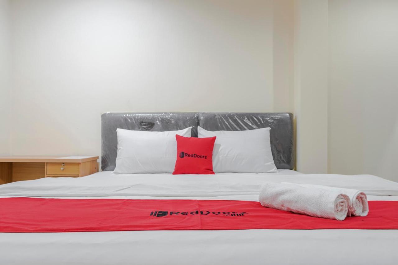 Reddoorz @ Jalan Biak Roxy Джакарта Экстерьер фото