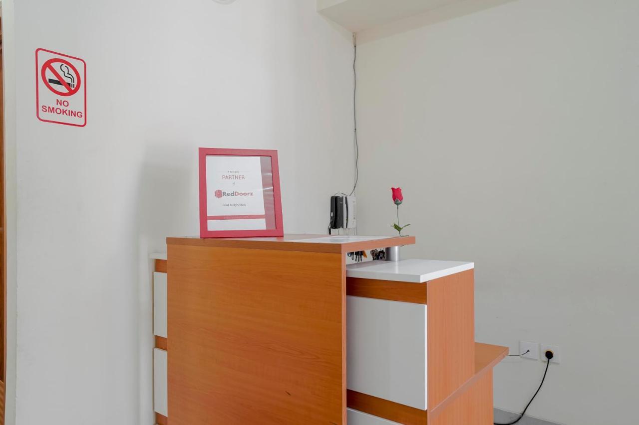 Reddoorz @ Jalan Biak Roxy Джакарта Экстерьер фото