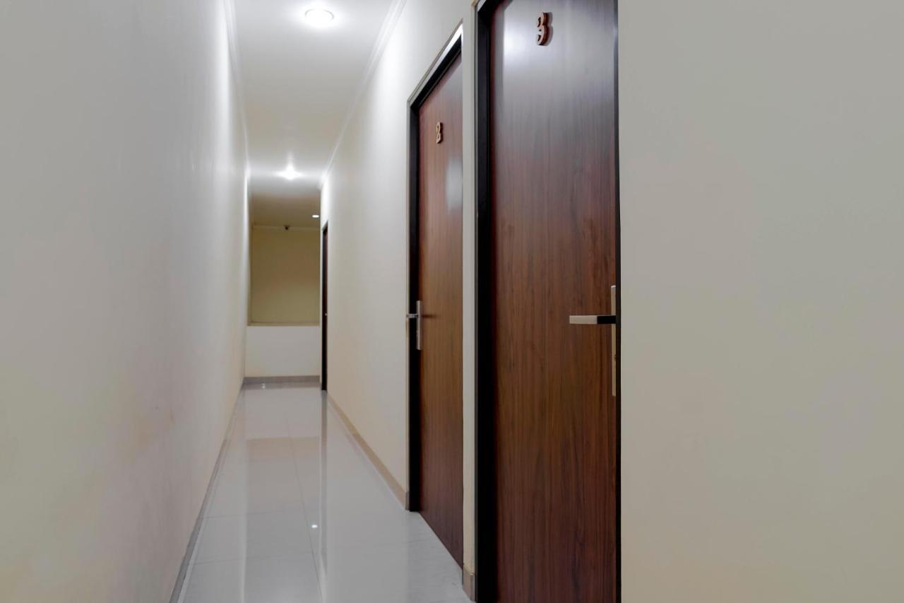 Reddoorz @ Jalan Biak Roxy Джакарта Экстерьер фото