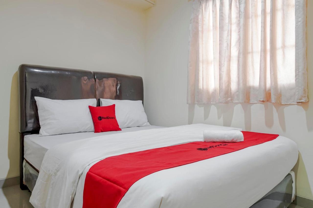 Reddoorz @ Jalan Biak Roxy Джакарта Экстерьер фото