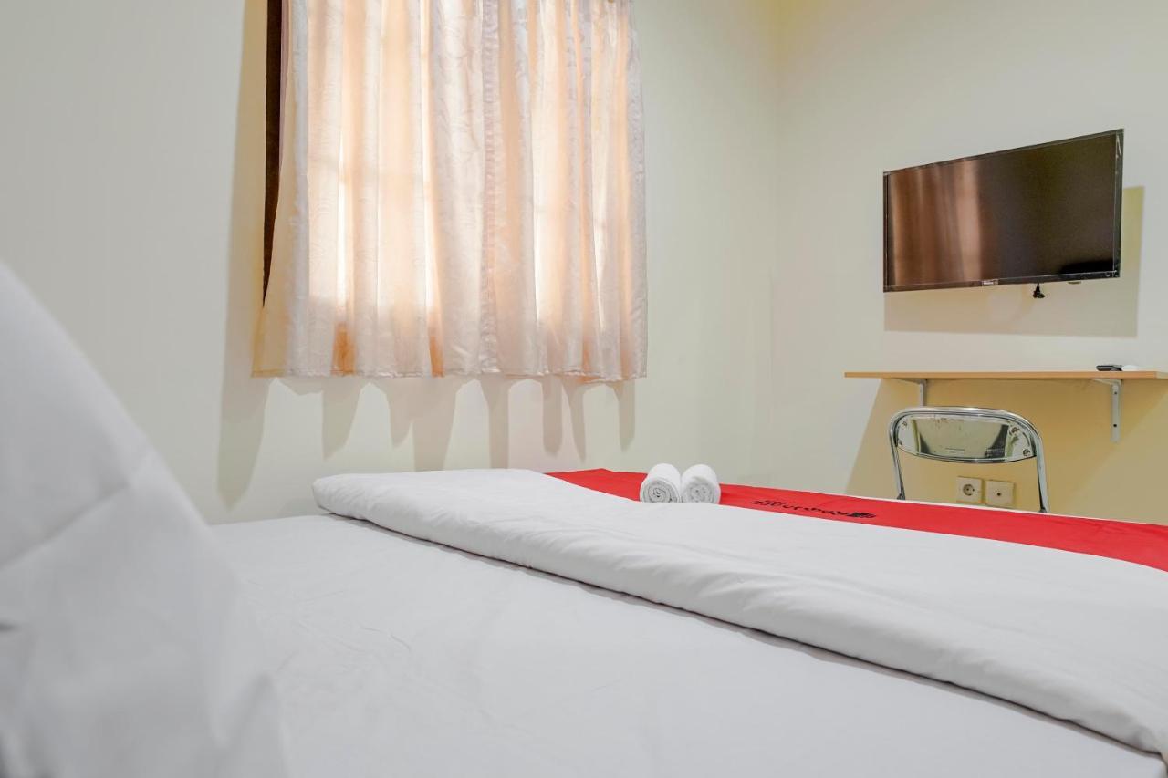 Reddoorz @ Jalan Biak Roxy Джакарта Экстерьер фото