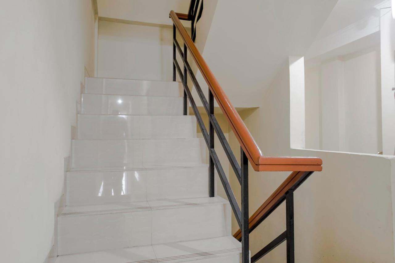 Reddoorz @ Jalan Biak Roxy Джакарта Экстерьер фото